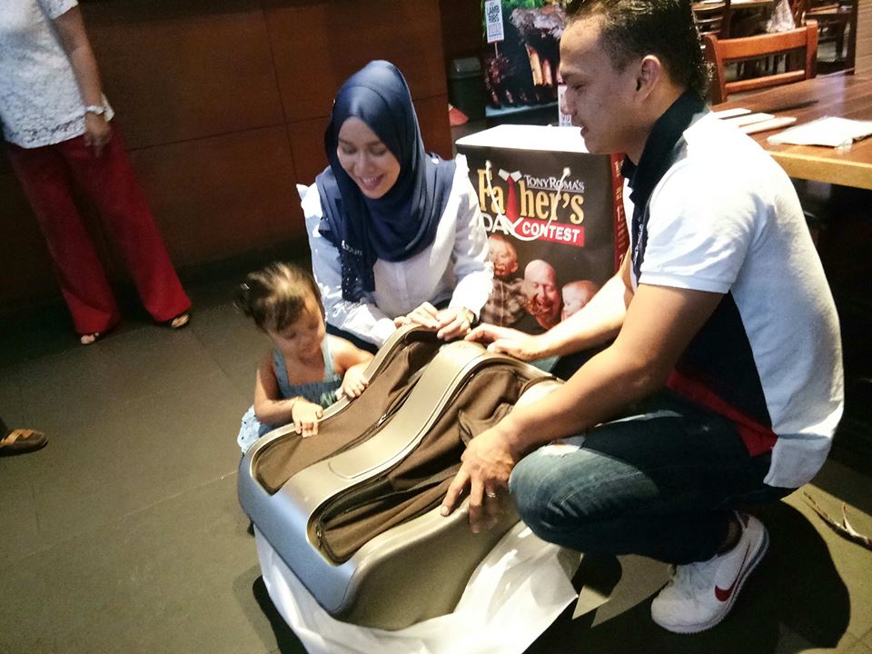 Tony Roma's & Lipton Ice Tea Winner For Father's Joy Contest