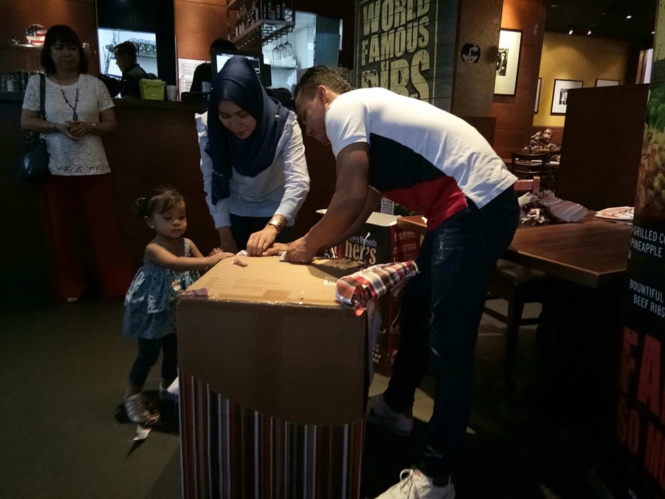 Tony Roma's & Lipton Ice Tea Winner For Father's Joy Contest