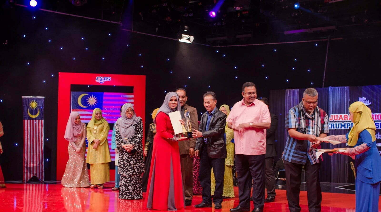 Juara Patriotik Serumpun Kasih Radio Klasik 2017 Milik Siti Aishah Ramli