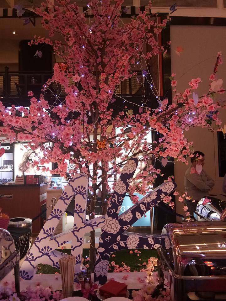 Bloom Of Grandeur di Avenue K Dengan Hiasan Bunga Oriental...