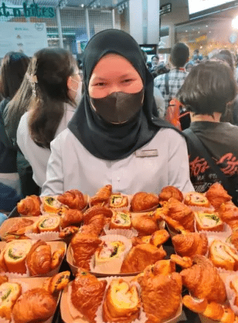 PARIS BAGUETTE BAKERY CAFE