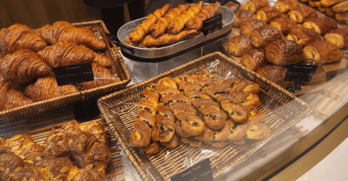 PARIS BAGUETTE BAKERY CAFE