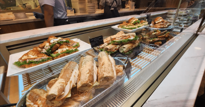 PARIS BAGUETTE BAKERY CAFE