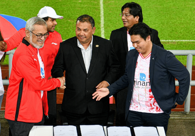 RINANI TANDATANGANI PERJANJIAN PENJUALAN SAHAM KLCFC