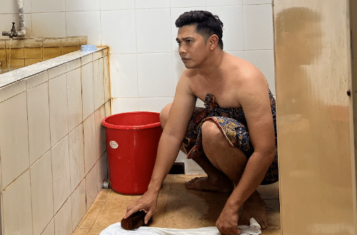 FILEM MAT TUDUNG BEGINS