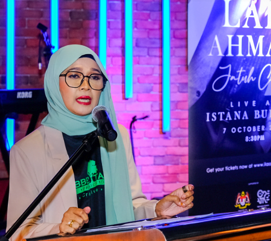 LAH AHMAD JATUH CINTA