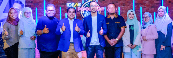 LAH AHMAD JATUH CINTA