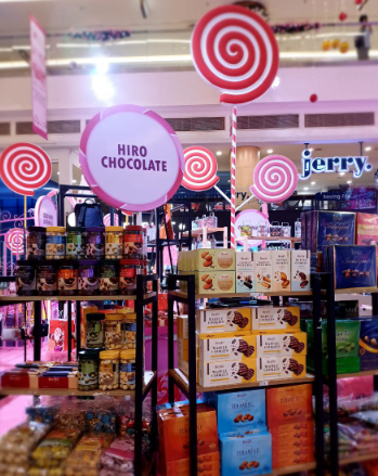 CANDY WONDERLAND CHRISTMAS AT AVENUE K