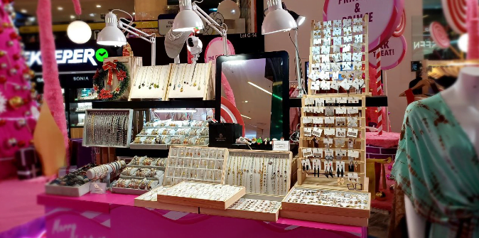 CANDY WONDERLAND CHRISTMAS AT AVENUE K