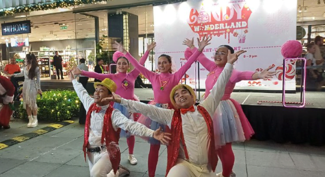 CANDY WONDERLAND CHRISTMAS AT AVENUE K