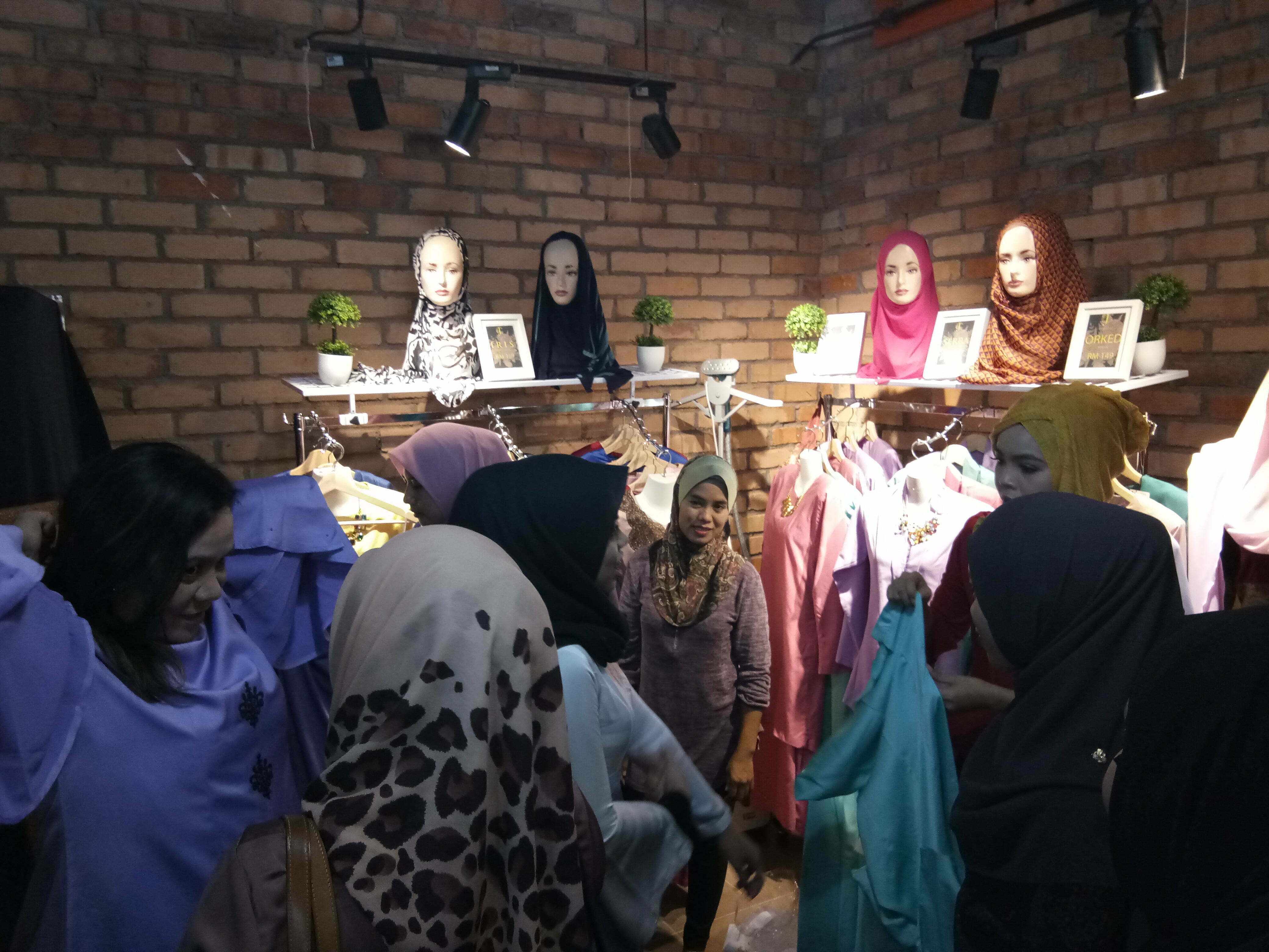 CahayaTaj Bakal Menyerikan Aidilfitri 2017 Anda Dengan Koleksi .....