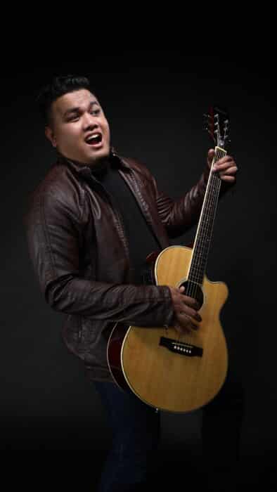 Tulus – Single Dari Azmi Saat Bukti Cinta Buat Isteri