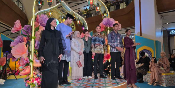 FABULOUS FLORAL RAYA