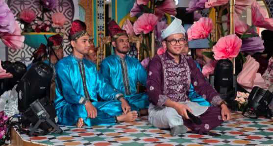 FABULOUS FLORAL RAYA