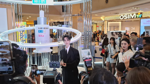 MEET HAKKEN, FAMOUS COSPLAYER!