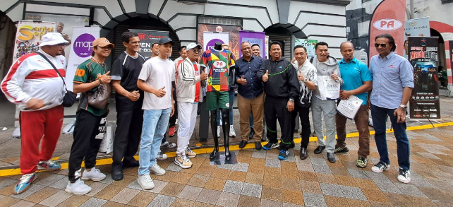 KARYAWAN FOOTBALL CLUB & PELANCARAN JERSI