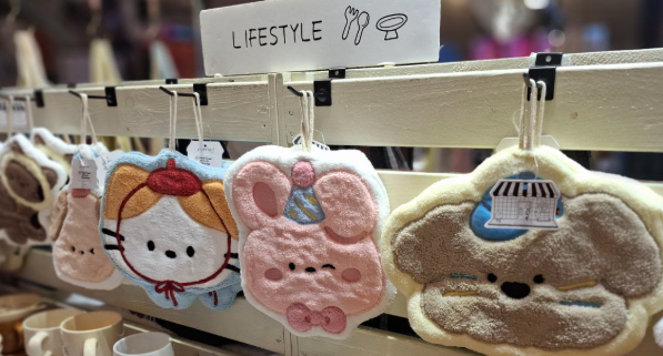 GOLDEN NOEL - WORLD OF LUXURY