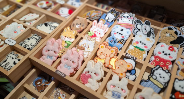 GOLDEN NOEL - WORLD OF LUXURY