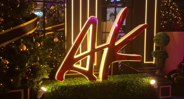 GOLDEN NOEL - WORLD OF LUXURY