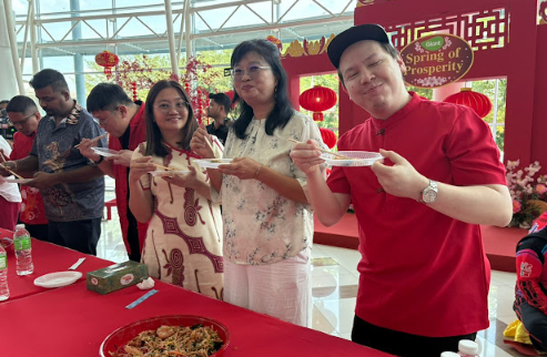 GIANT BANDAR KINRARA ANJUR MAJLIS GAUL YEE SANG
