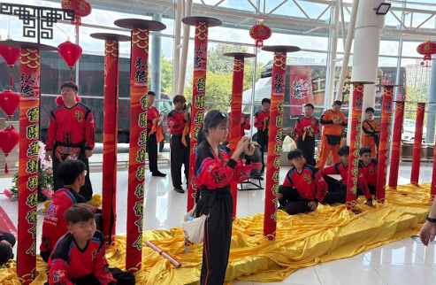 GIANT BANDAR KINRARA ANJUR MAJLIS GAUL YEE SANG