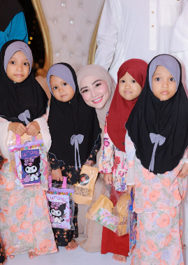 WAWA ZAINAL SAMBUT HARI LAHIR