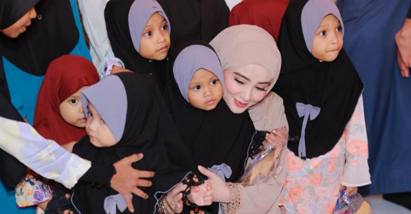 WAWA ZAINAL SAMBUT HARI LAHIR
