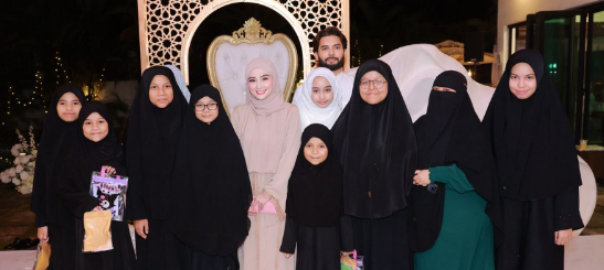 WAWA ZAINAL SAMBUT HARI LAHIR