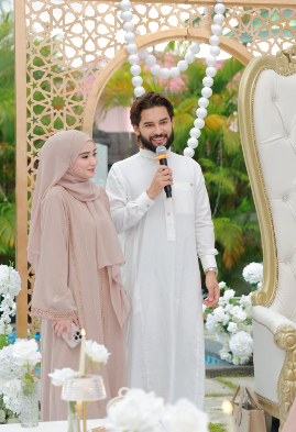 WAWA ZAINAL SAMBUT HARI LAHIR
