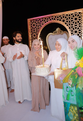 WAWA ZAINAL SAMBUT HARI LAHIR
