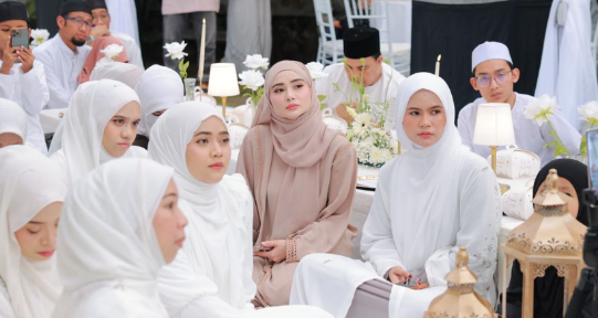 WAWA ZAINAL SAMBUT HARI LAHIR